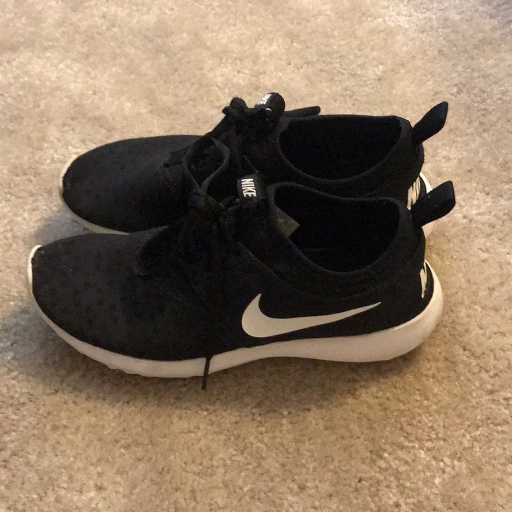 Black Nike Sneakers - Picture 2 of 6